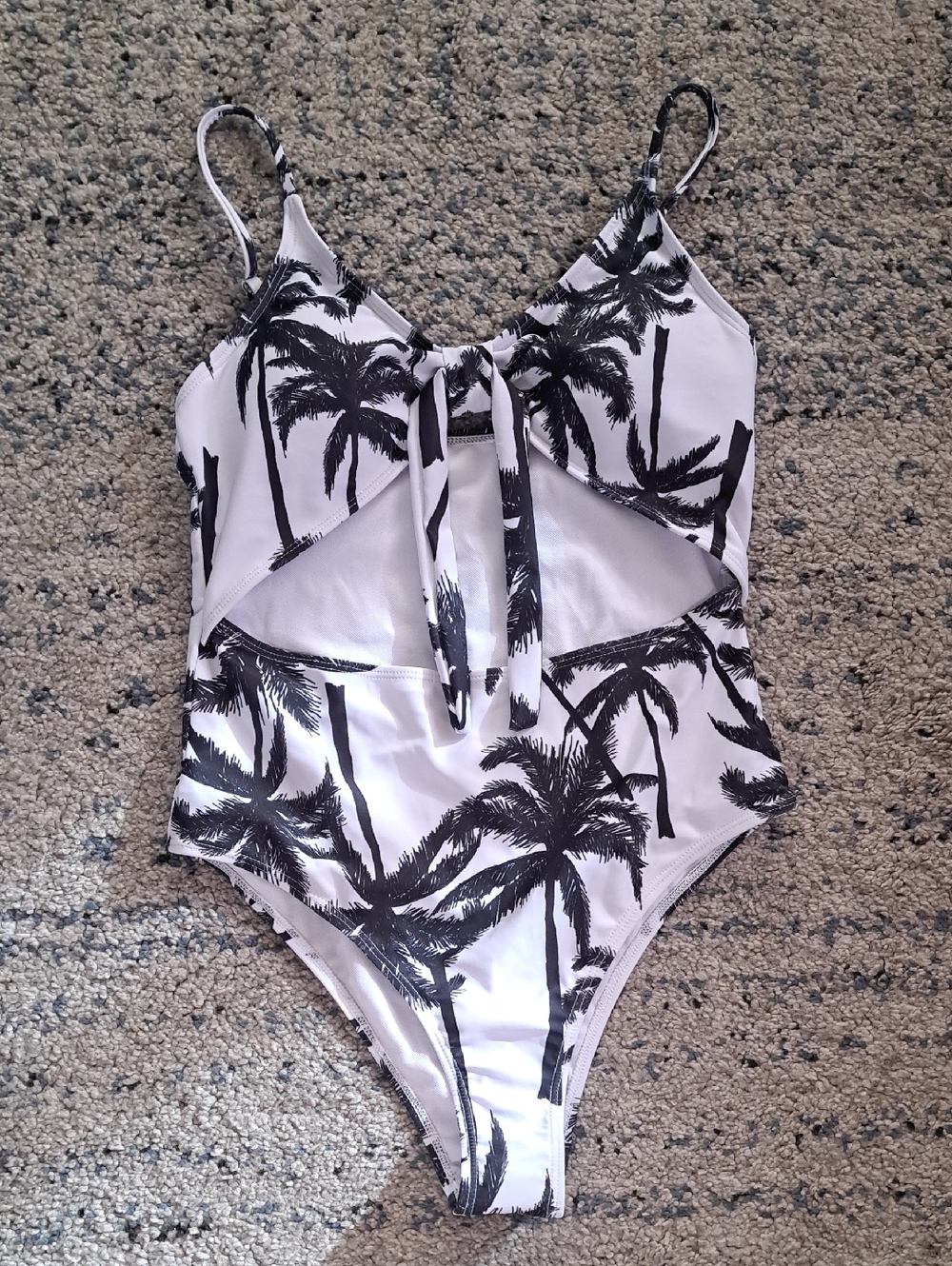 Source Unknown White and Black Palm-Print One-Piece Swimsuit